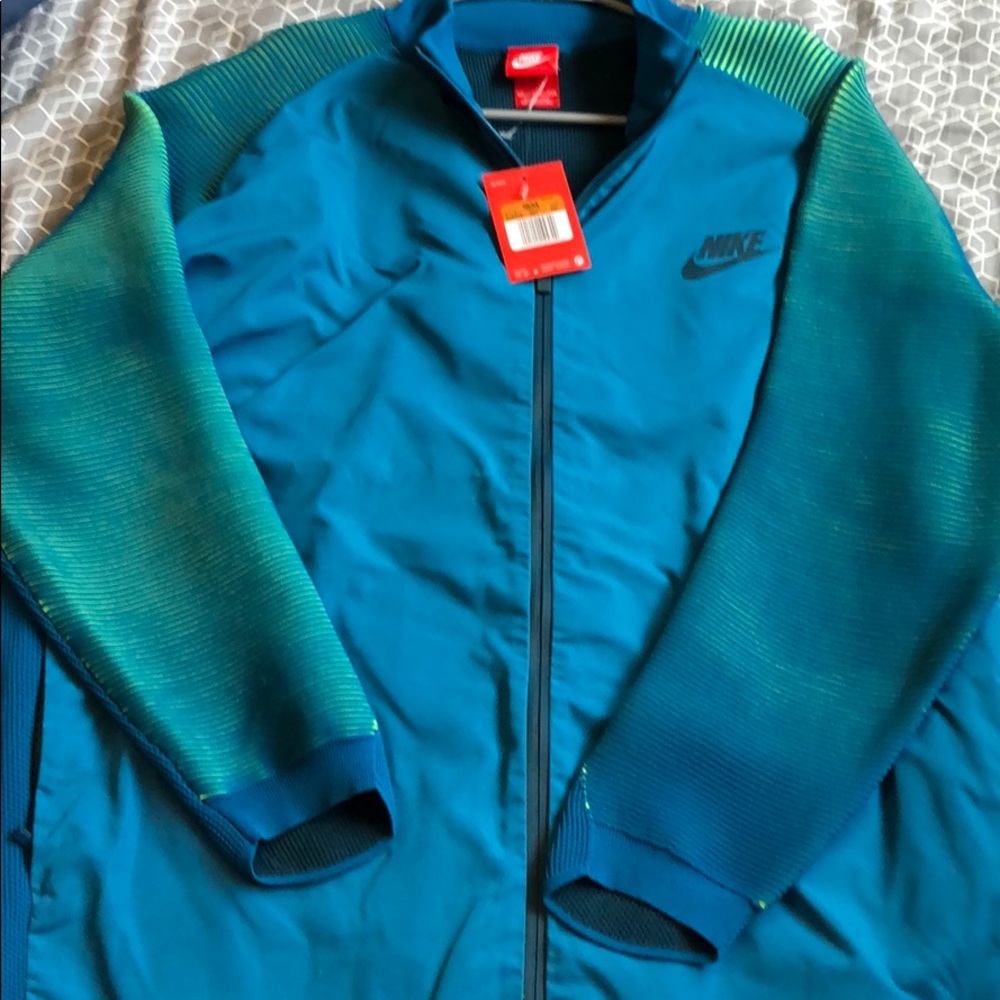 Nike men’s running jacket